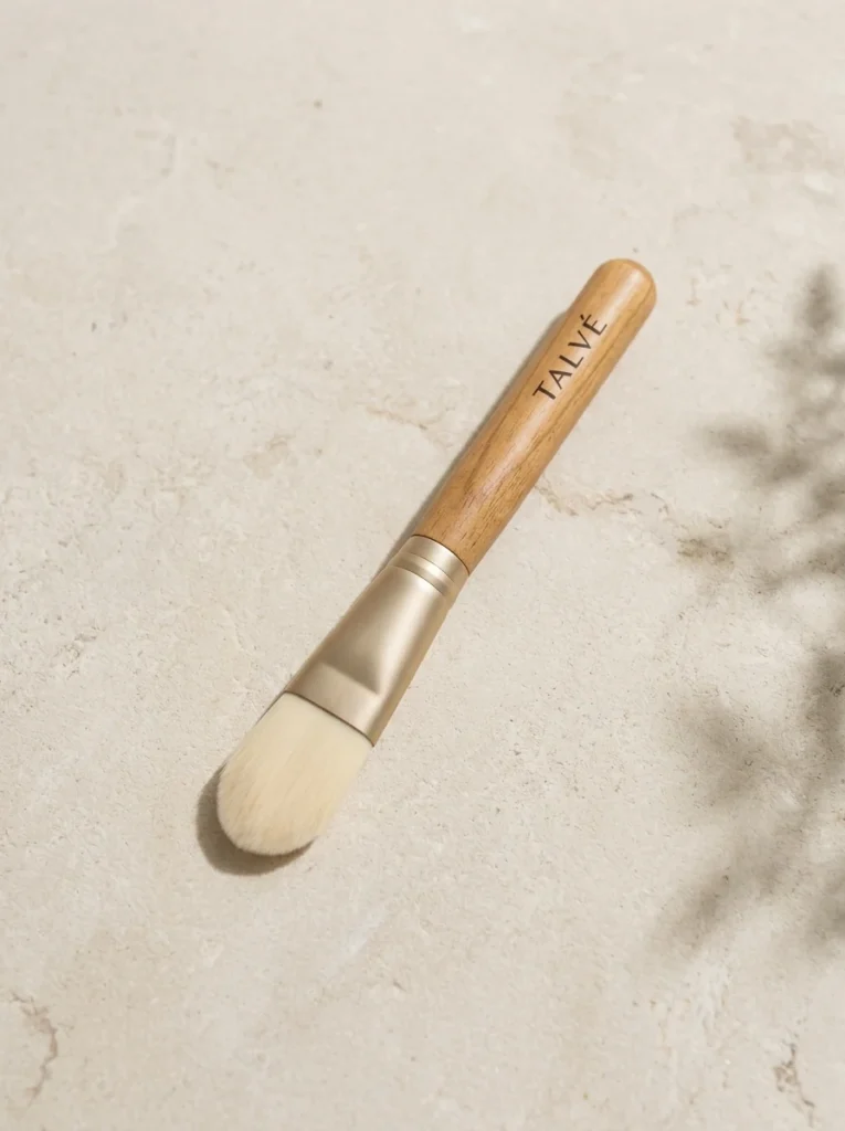 TALVÉ Mask Brush | מברשת למסכות